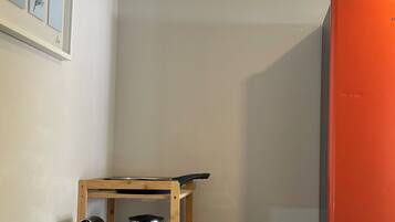 Een koelkast, een magnetron, een kookplaat