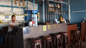 A bar area with stools, a Pepsi refrigerator, and a sign indicating a V-52 Jungle Juice Blue Margarita. - Nirvana Beach Cottages (Canacona)