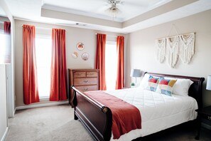 3 bedrooms, desk, iron/ironing board, free WiFi