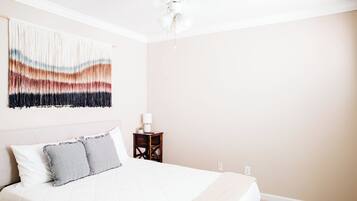 3 Schlafzimmer, Schreibtisch, Bügeleisen/Bügelbrett, kostenloses WLAN