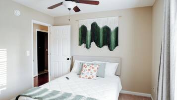 3 bedrooms, desk, iron/ironing board, free WiFi