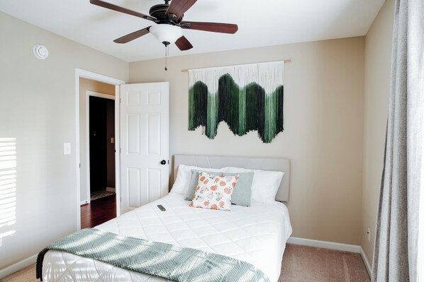3 bedrooms, desk, iron/ironing board, free WiFi