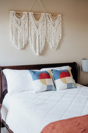 Skrivbord, strykjärn/strykbräda, gratis wi-fi och sängkläder