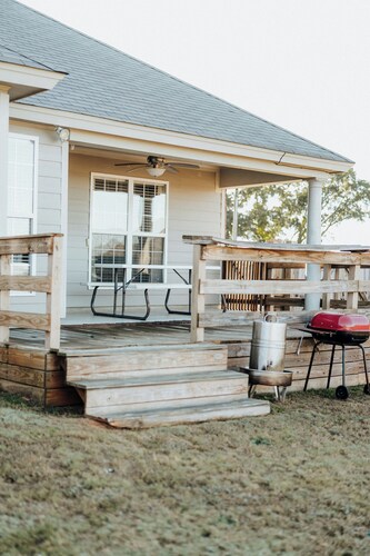 Stylish 3BR Escape | Close to Downtown Prattville