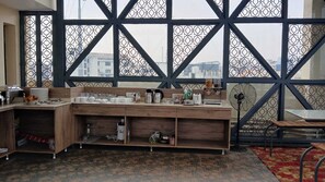 Free daily buffet breakfast - Omkar International Hotel (VARANASI)