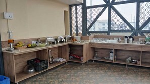 Free daily buffet breakfast  - Omkar International Hotel (VARANASI)