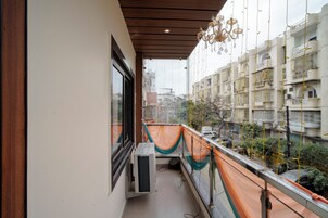 Habitación estándar doble, balcón, vistas a la ciudad | Terraza o patio