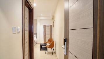 Escrivaninha, ferros/tábuas de passar roupa, Wi-Fi de cortesia