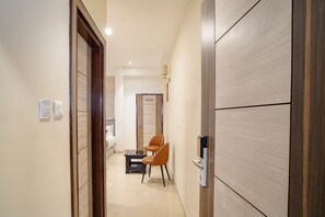 办公桌、熨斗/熨板、免费 WiFi、床单