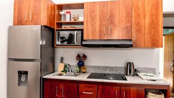 冰箱、微波炉、茶具/咖啡用具