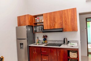 Fridge, microwave, stovetop, coffee/tea maker - Hammock PatPat - by ZenBreak (Morne Fortune)