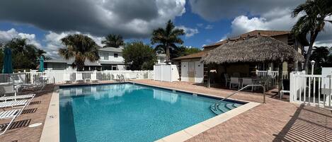 Lämmitetty uima-allas