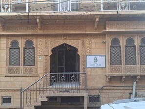 واجهة المنشأة