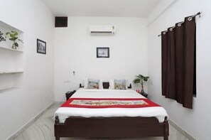 مكتب ومساحة عمل للكمبيوتر المحمول وواي فاي مجانًا