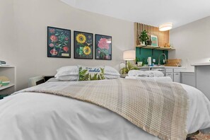 1 habitación, tabla de planchar con plancha, wifi y ropa de cama 