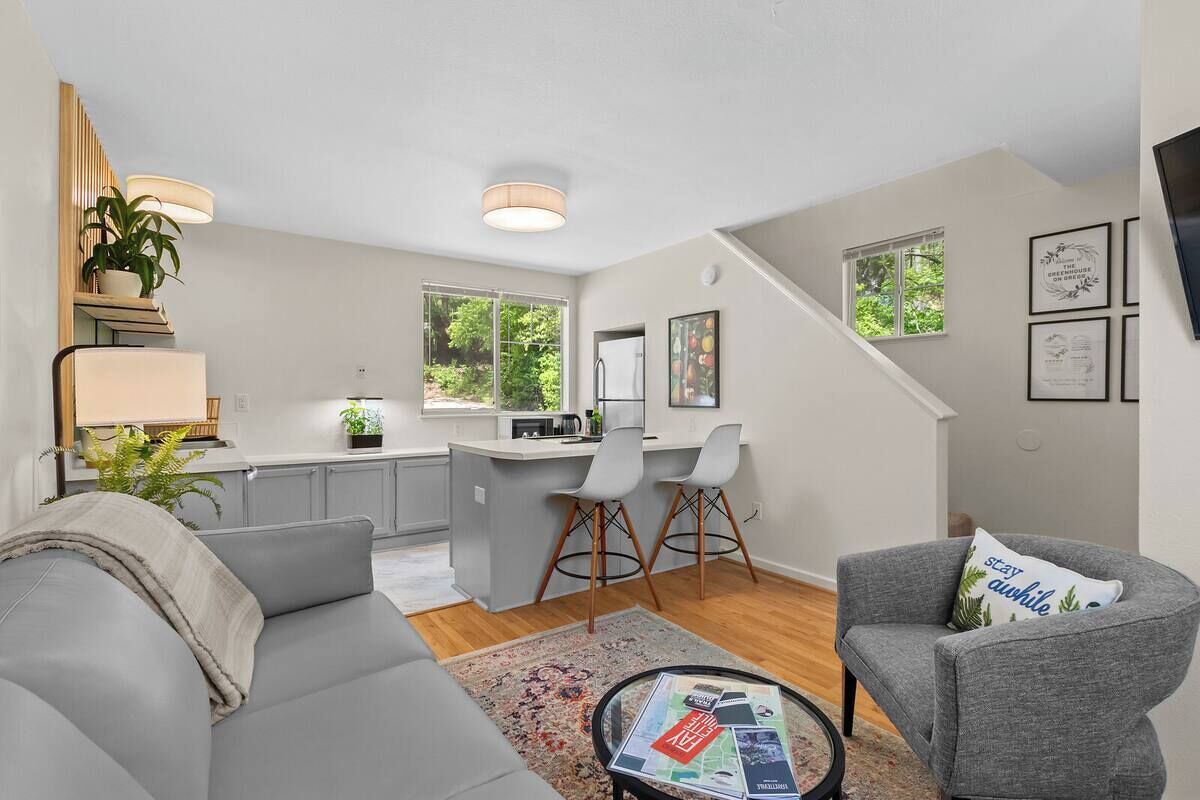 Televisión y oficina 