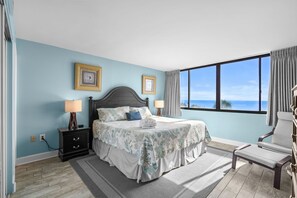 3 habitaciones, tabla de planchar con plancha, wifi y ropa de cama 