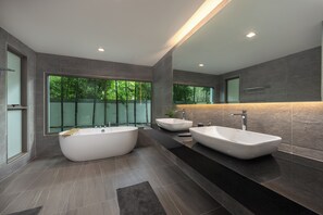 Villa de diseñador, vista a la alberca | Baño