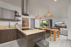 Design-Villa, Poolblick | Eigene Küche