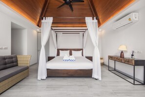 Design-Villa, Poolblick