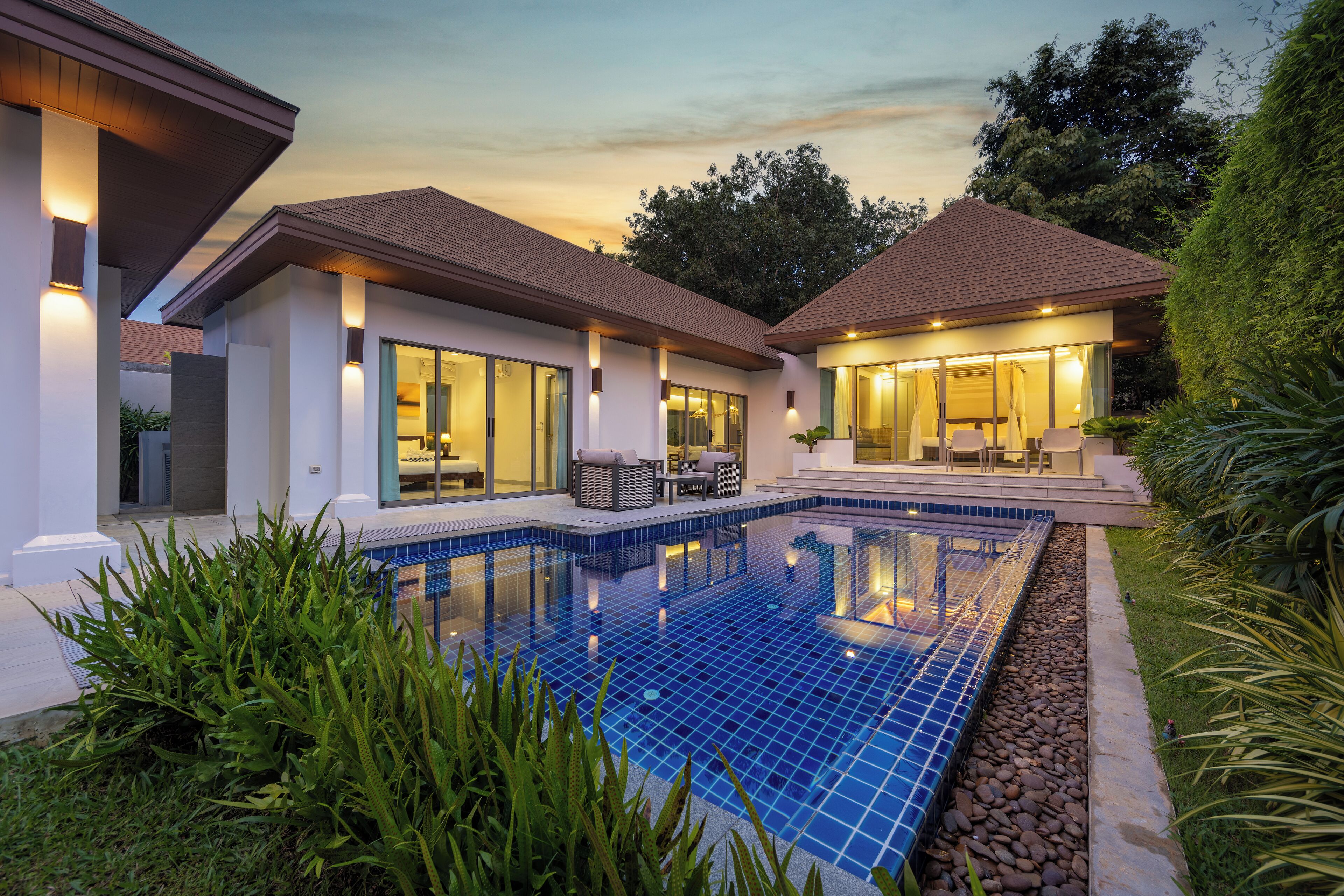 住宿正面 - 傍晚/夜晚