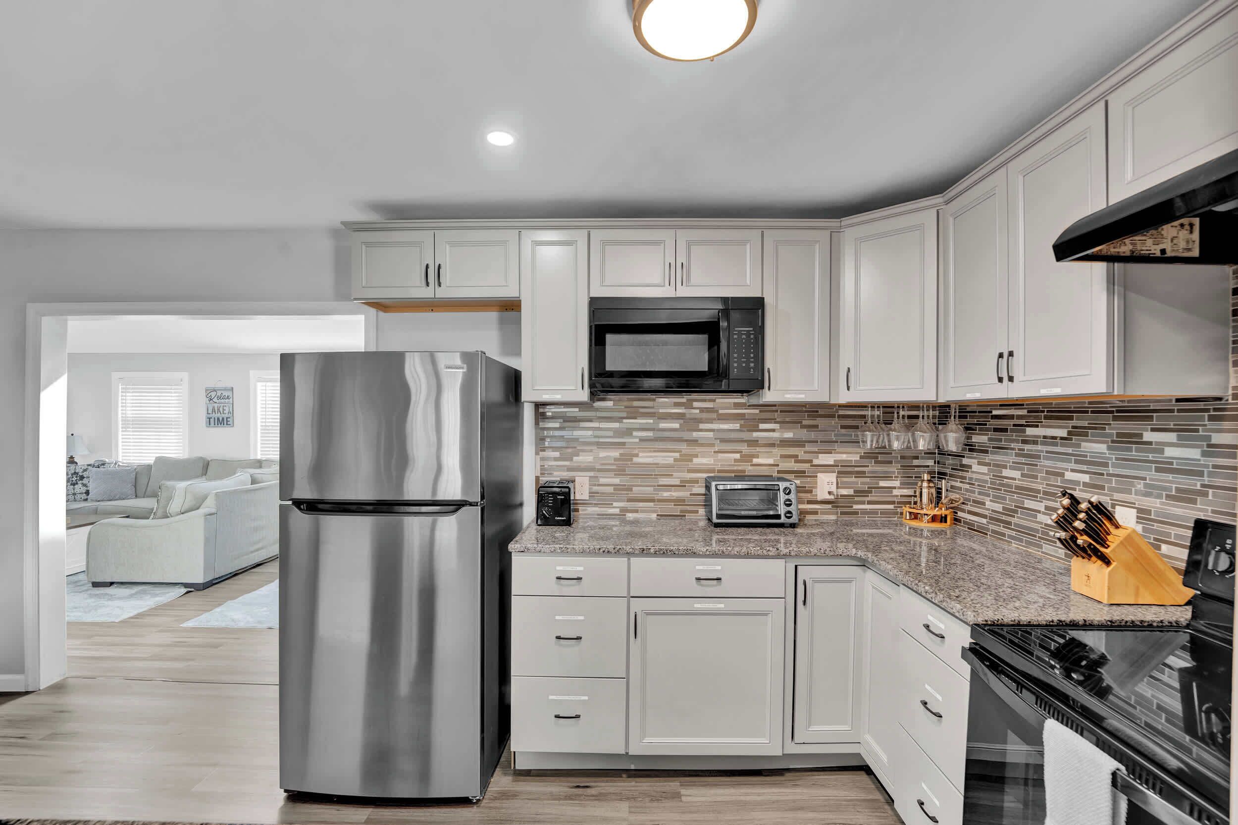 Frigorífic, microones, forn i placa de cuina 