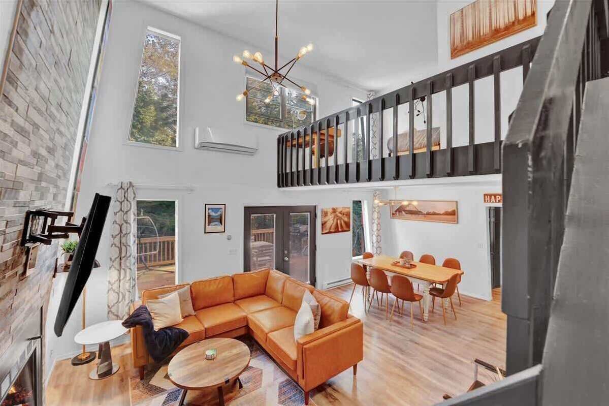 TV, caminetto, studio