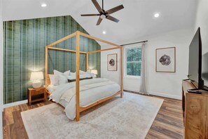 7 bedrooms, WiFi, bed sheets