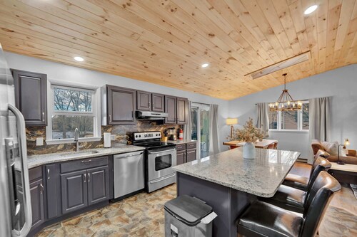 LakeFront Pocono Cabin | Massive Yard & Hot Tub