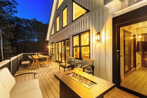 Unclassified image, 5 of 93, button