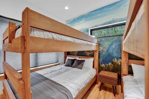 6 bedrooms, WiFi, bed sheets