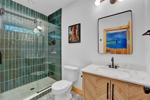 Douche, serviettes fournies