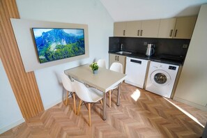 Deluxe Penthouse, 2 Bedrooms, Balcony | Private kitchen | Full-size fridge, oven, stovetop, dishwasher