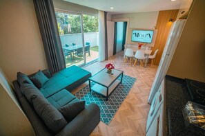 Grand Apartment, 3 Bedrooms, Patio | Living area | 43-inch Smart TV with satellite channels, Netflix, streaming services - Moon Suites (Antalya)