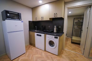 Departamento económico | Cocineta privada | Refrigerador con congelador, horno, parrilla de estufa y lavavajillas