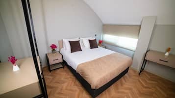 Deluxe-Penthouse, 2 Schlafzimmer, Balkon | Hochwertige Bettwaren, Schreibtisch, laptopgeeigneter Arbeitsplatz