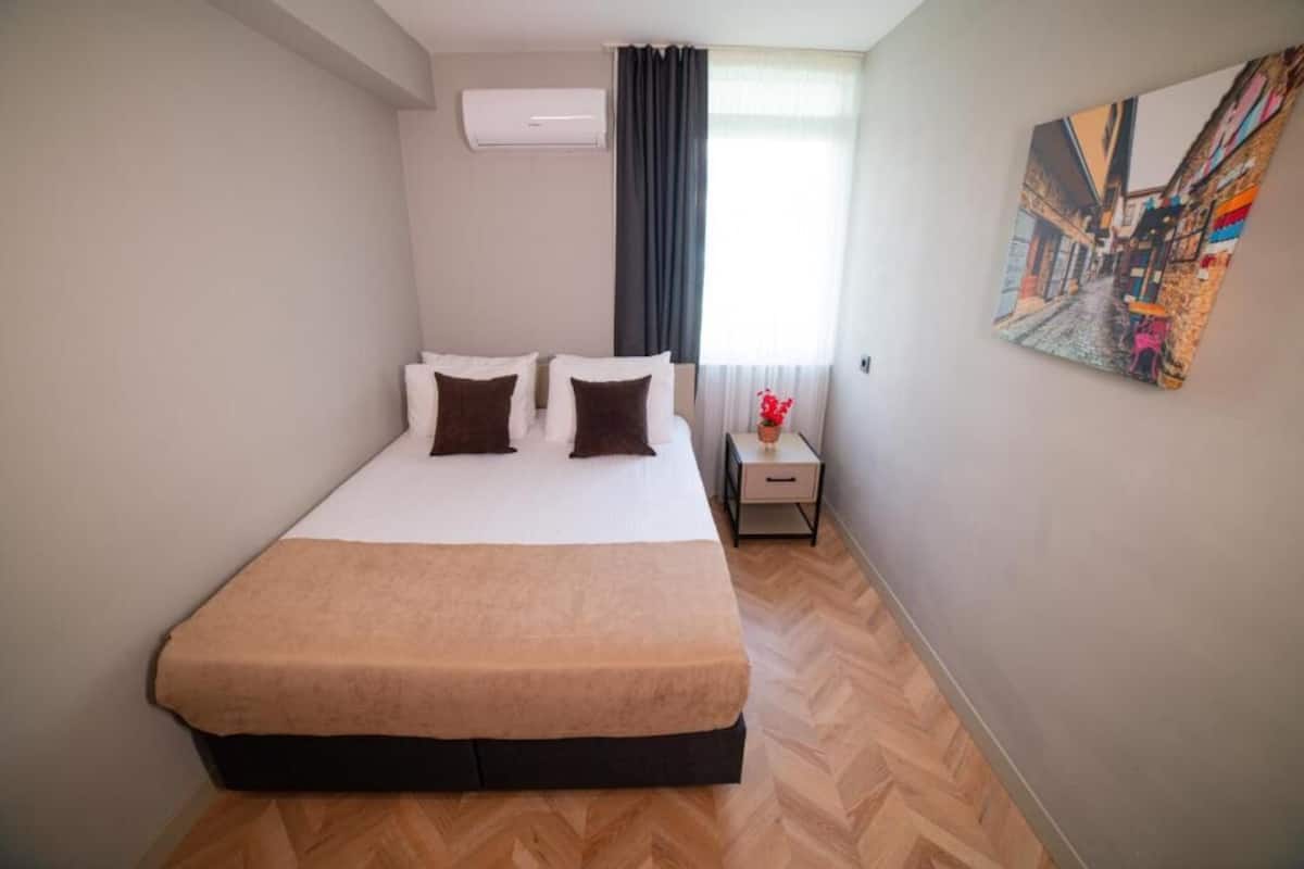 Grand Apartment, 3 Bedrooms, Patio | Premium bedding, desk, laptop workspace, blackout drapes