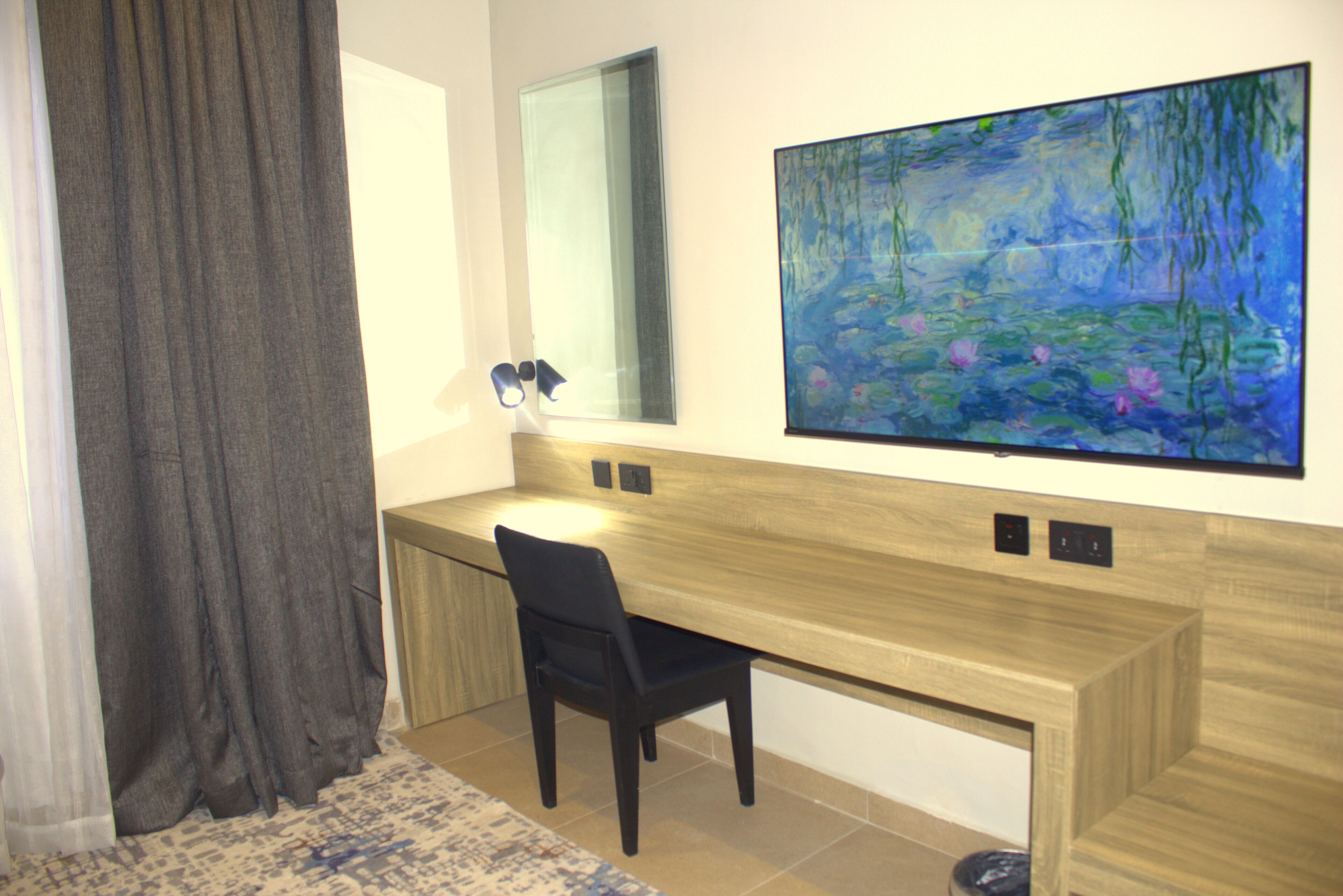 Standard Room | In-room safe, desk, laptop workspace, soundproofing