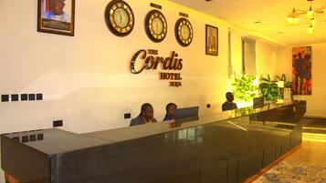 ฝ่ายต้อนรับ