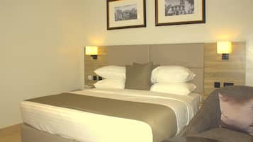 Standard Room | In-room safe, desk, laptop workspace, soundproofing