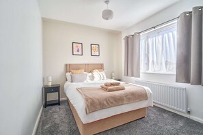 3 quartos, ferros/tábuas de passar roupa, Wi-Fi, roupa de cama