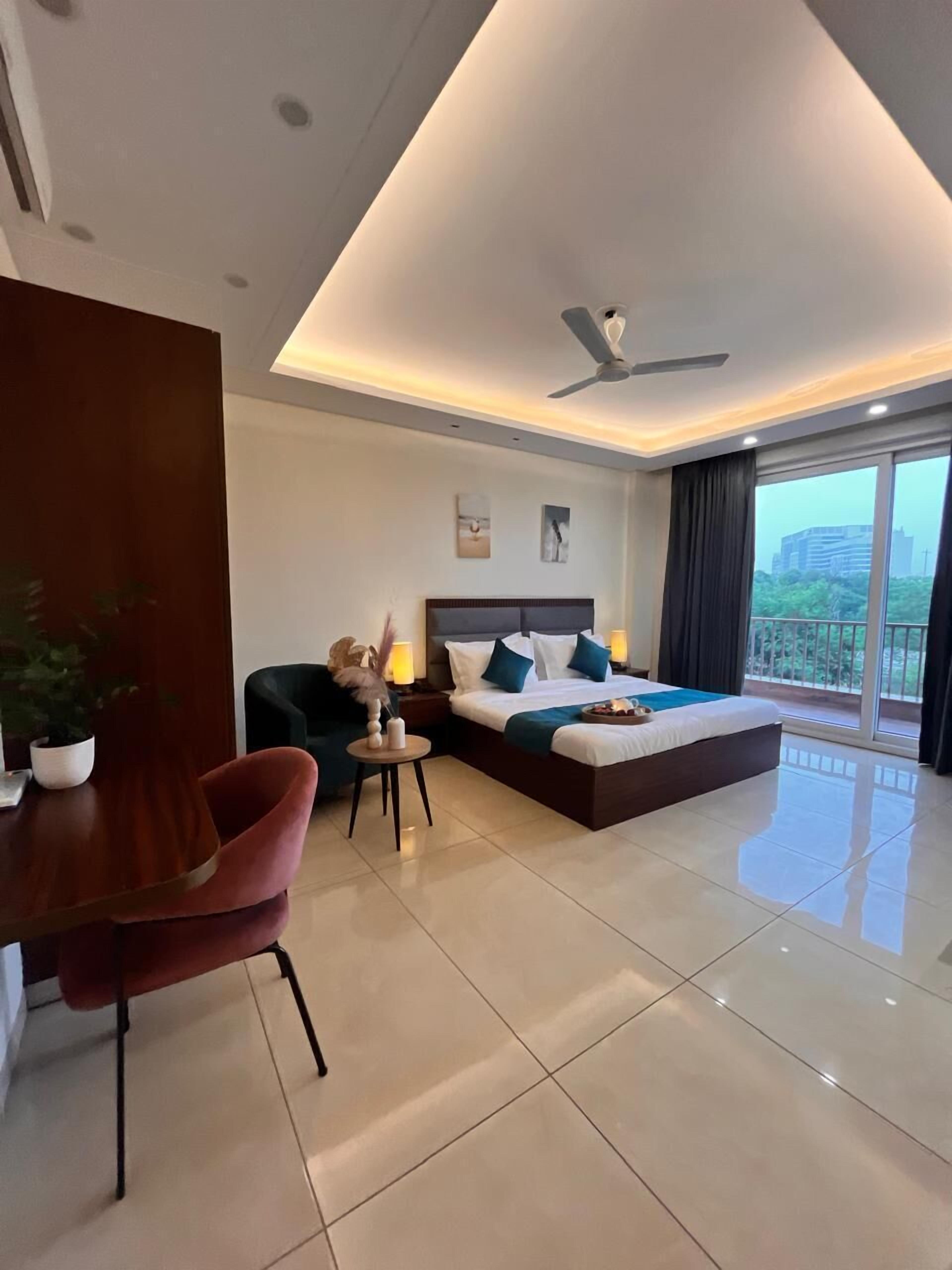 Deluxe Double or Twin Room, Balcony | Pillowtop beds, in-room safe, desk, laptop workspace