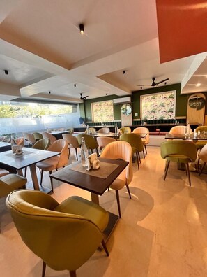 Restaurant - PINK GUAVA HOTELS (Gurugram)
