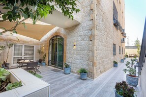 تناول الطعام بالخارج