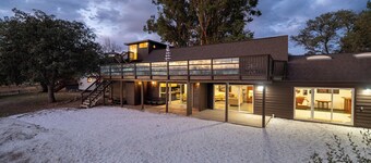 Mid Century Ranch on 6 Acres Sleeps 12