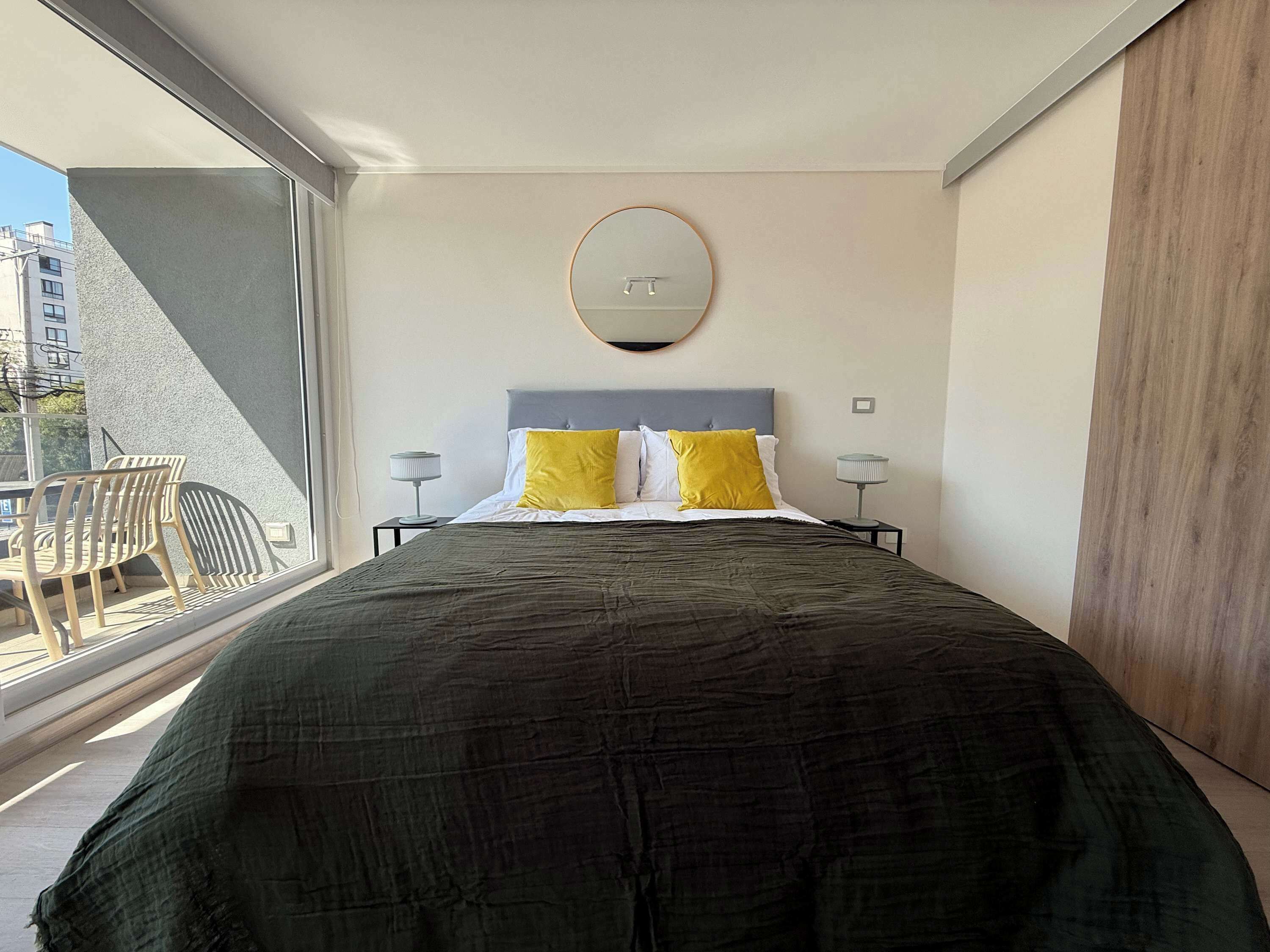 Silitysrauta/-lauta, Wi-Fi, vuodevaatteet