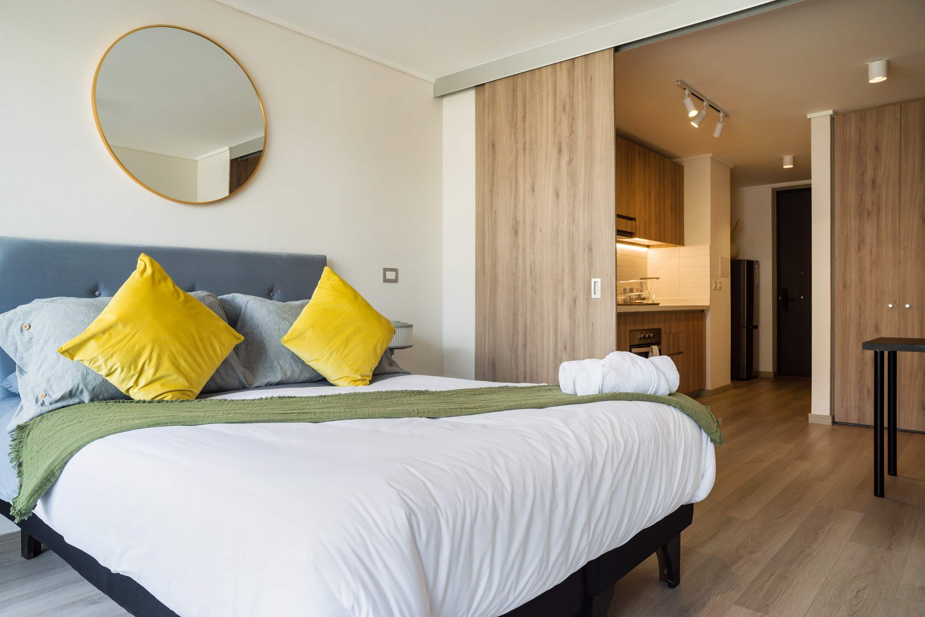 Iron/ironing board, WiFi, bed sheets