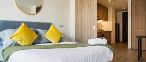 Iron/ironing board, WiFi, bed sheets