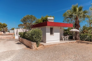 Family Bungalow, Garden View | Desk, WiFi