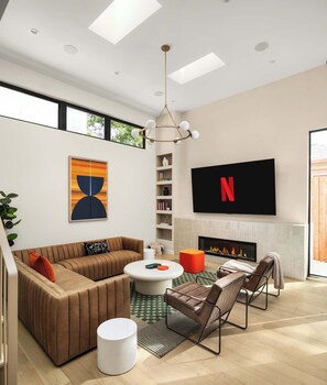 TV, stereoanlegg og kontorer